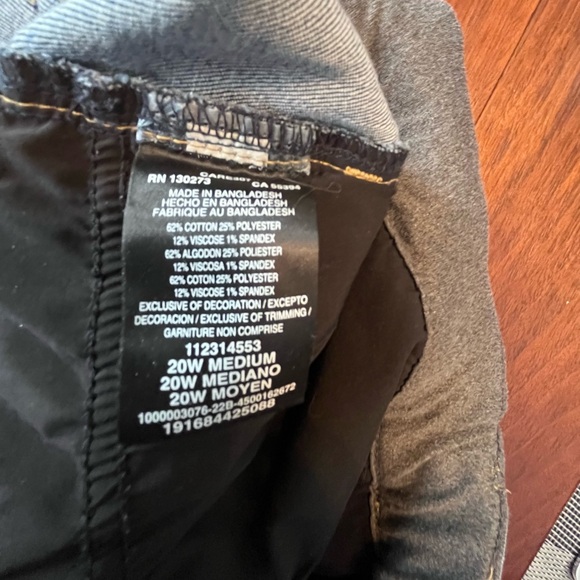 Lee Denim Capri Pants with Comfort Waist, Size 20 W! Medium Blue!! Everyday wear - Picture 5 of 6